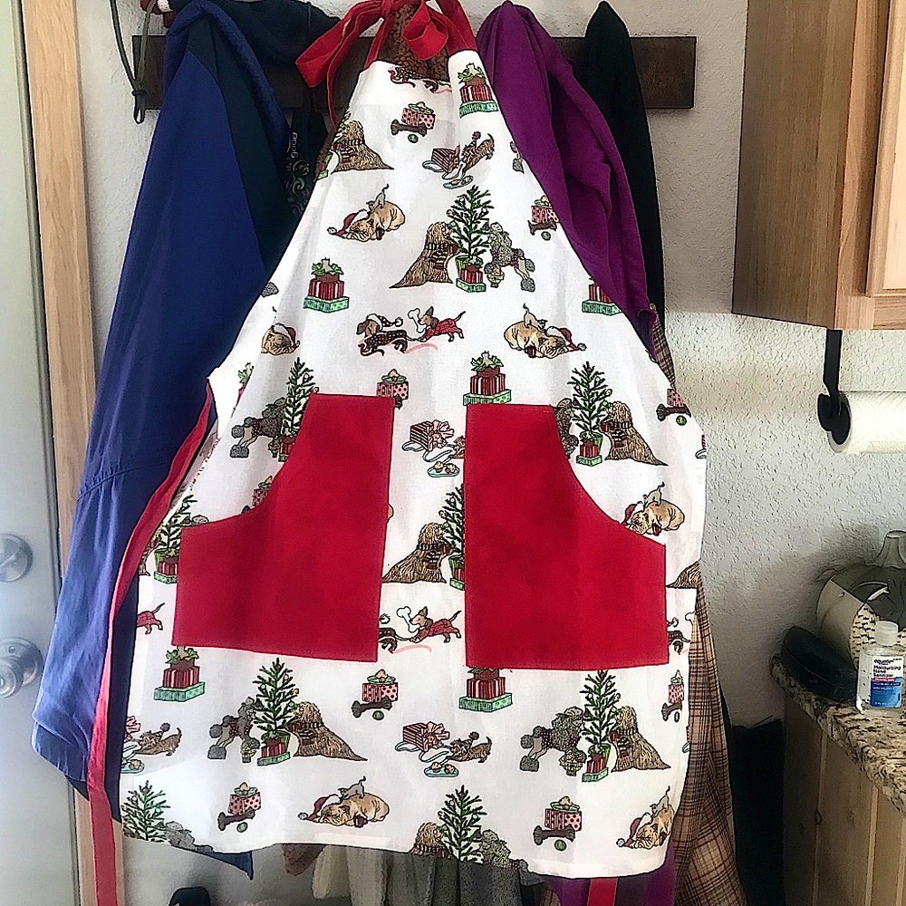 SOLD Pier 1 CHRISTMAS MORNING PUPS Apron